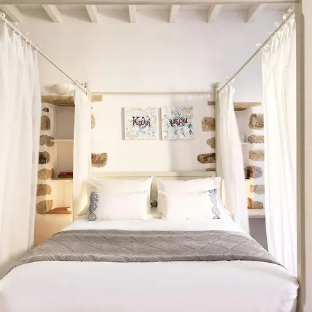 Patmos Eye Boutique & סקאלה