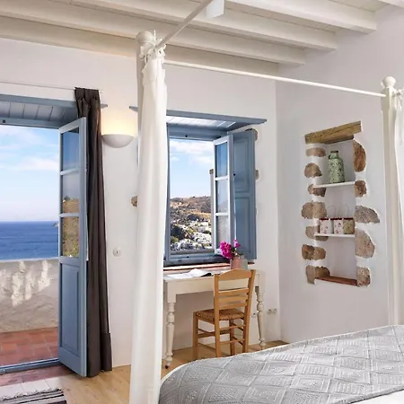 Patmos Eye Boutique & מלון