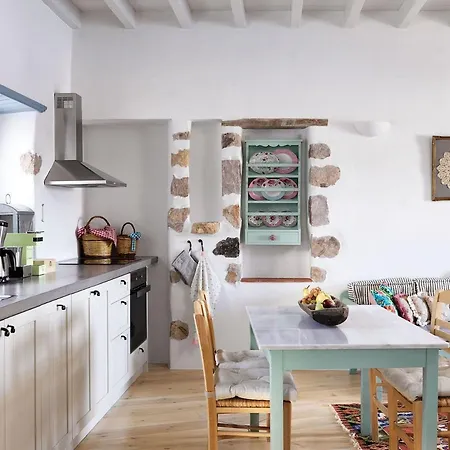 Patmos Eye Boutique & סקאלה