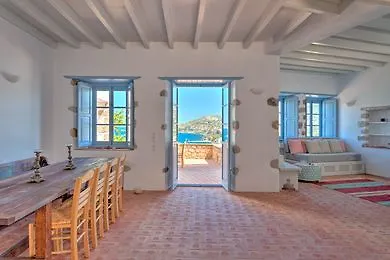 Patmos Eye Boutique & סקאלה