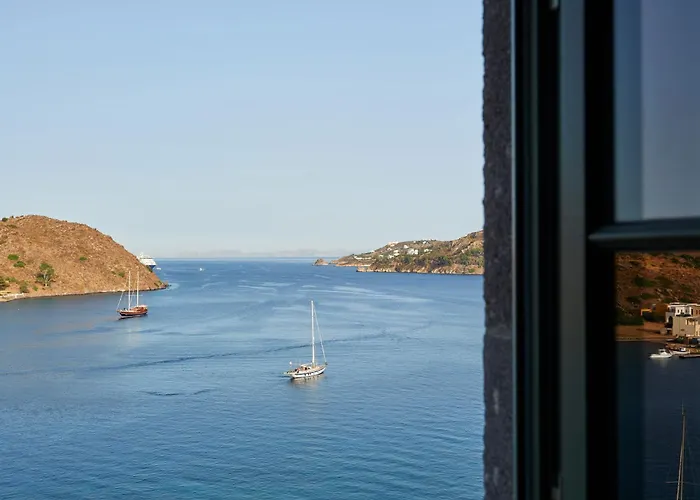 Patmos Eye Boutique & Hotel 4*