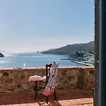 Patmos Eye Boutique & 스칼라