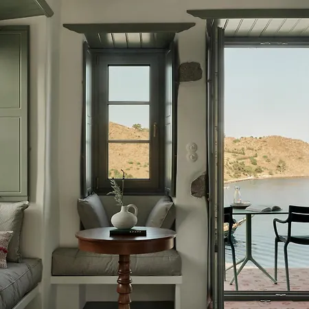 Patmos Eye Boutique & 스칼라