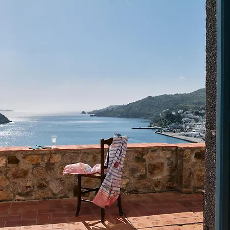 Patmos Eye Boutique & 斯科拉